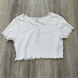 BP women’s crop top white short sleeve scoop neck lettuce edge ribbed snap